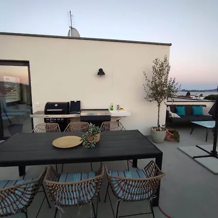 公寓 Penthouse Aurelia, Rooftop Terrace & Jacuzzi 图兰杰