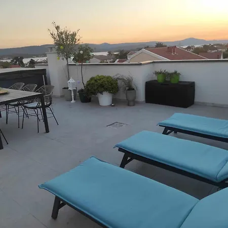公寓 Penthouse Aurelia, Rooftop Terrace & Jacuzzi