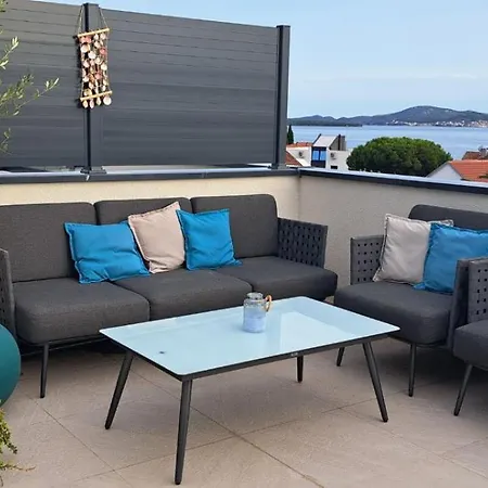 Penthouse Aurelia, Rooftop Terrace & Jacuzzi Apartament *