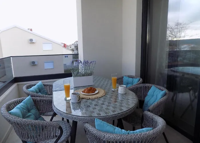 Penthouse Aurelia, Rooftop Terrace & Jacuzzi 图兰杰