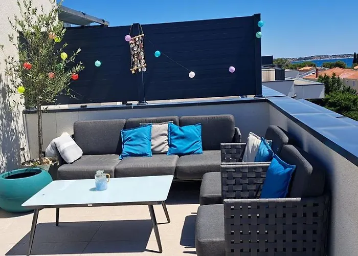 Penthouse Aurelia, Rooftop Terrace & Jacuzzi Apartamento