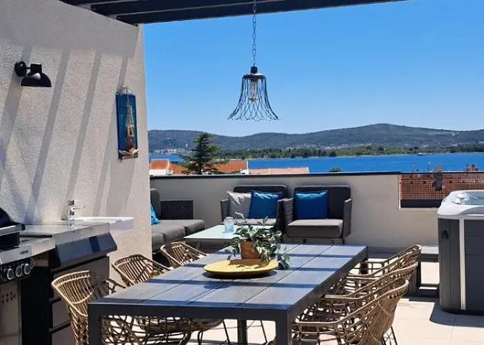 Penthouse Aurelia, Rooftop Terrace & Jacuzzi 公寓 图兰杰
