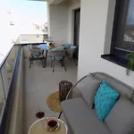 Penthouse Aurelia, Rooftop Terrace & Jacuzzi 투라니
