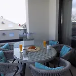 Penthouse Aurelia, Rooftop Terrace & Jacuzzi 투라니