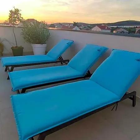 Penthouse Aurelia, Rooftop Terrace & Jacuzzi Turanj